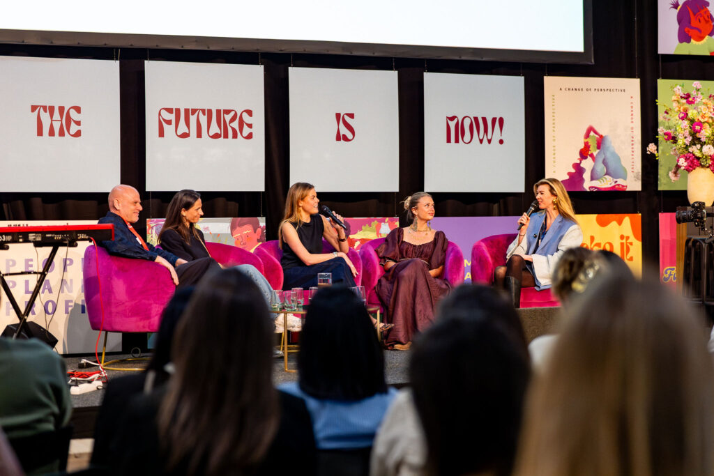 Future-proof-convention-Ton-Media-by-BP-LR-152